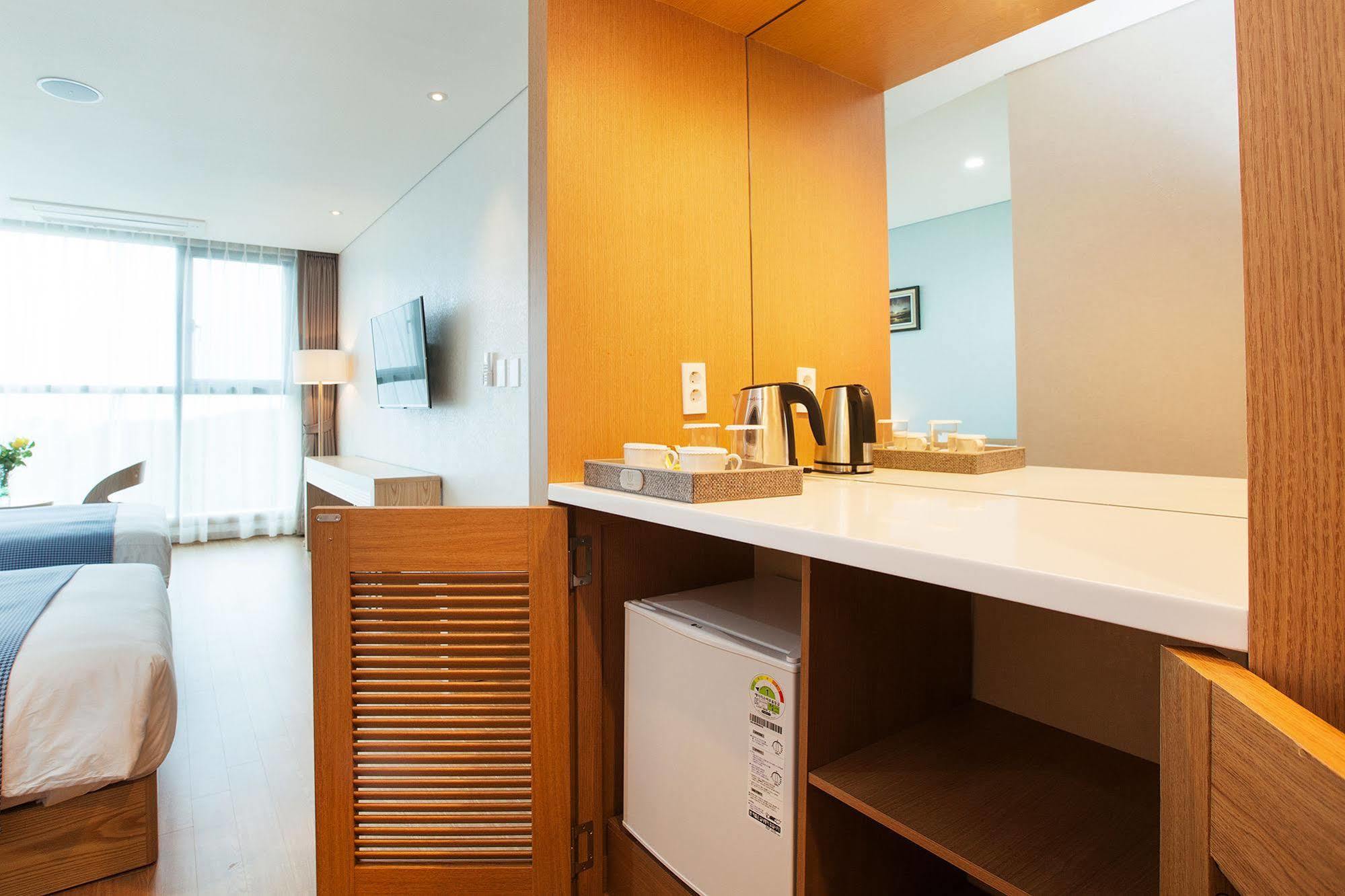 Youus Hotel Seogwipo Exterior photo