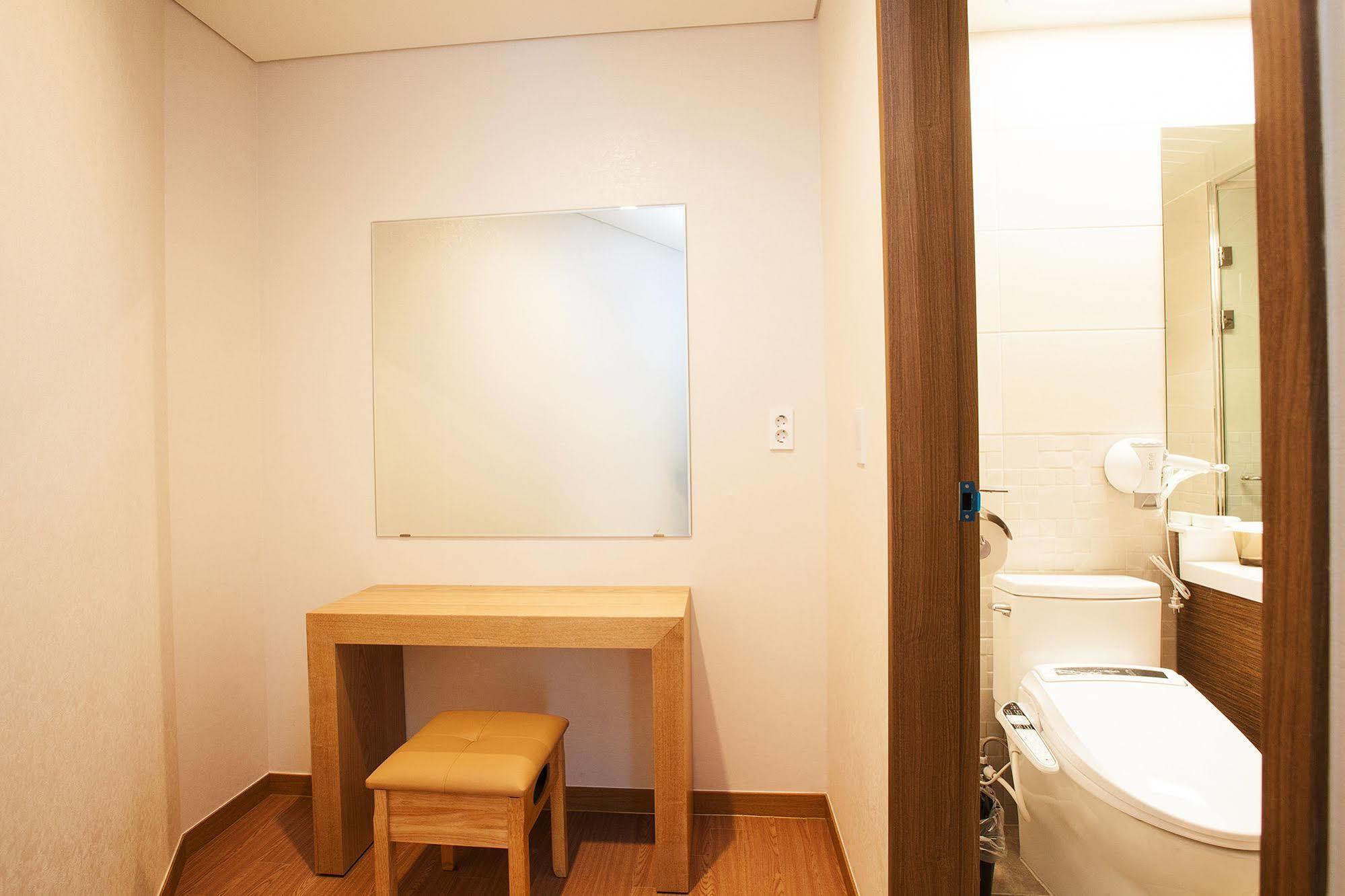 Youus Hotel Seogwipo Exterior photo