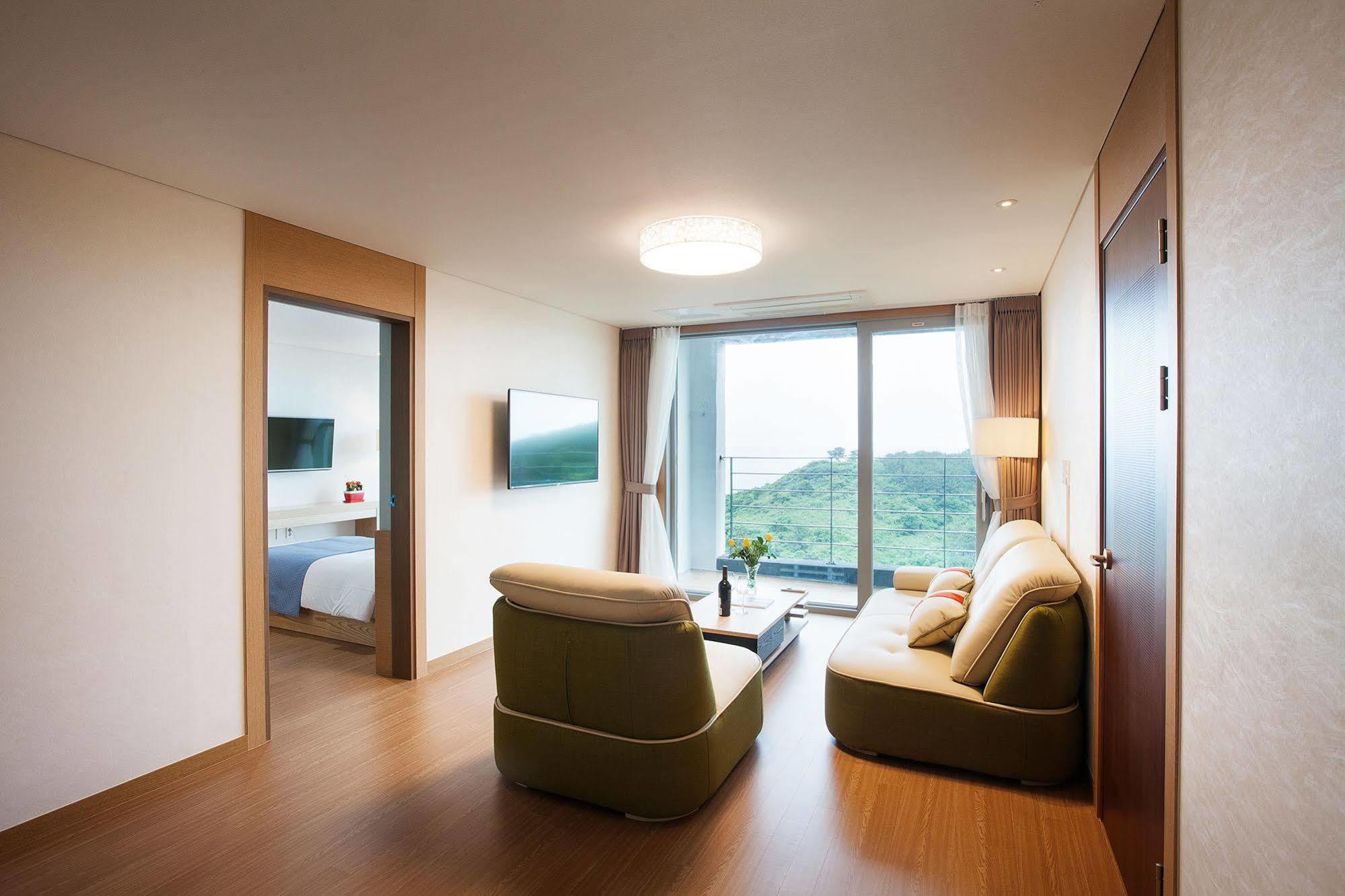 Youus Hotel Seogwipo Exterior photo